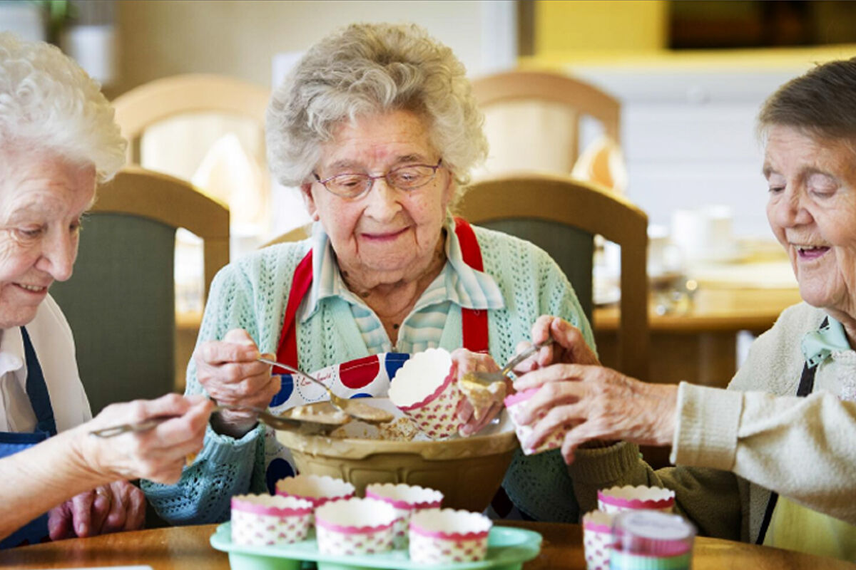 Arts and Crafts Sessions at Sherwood House residential dementia care with dementia care home values in Rochester